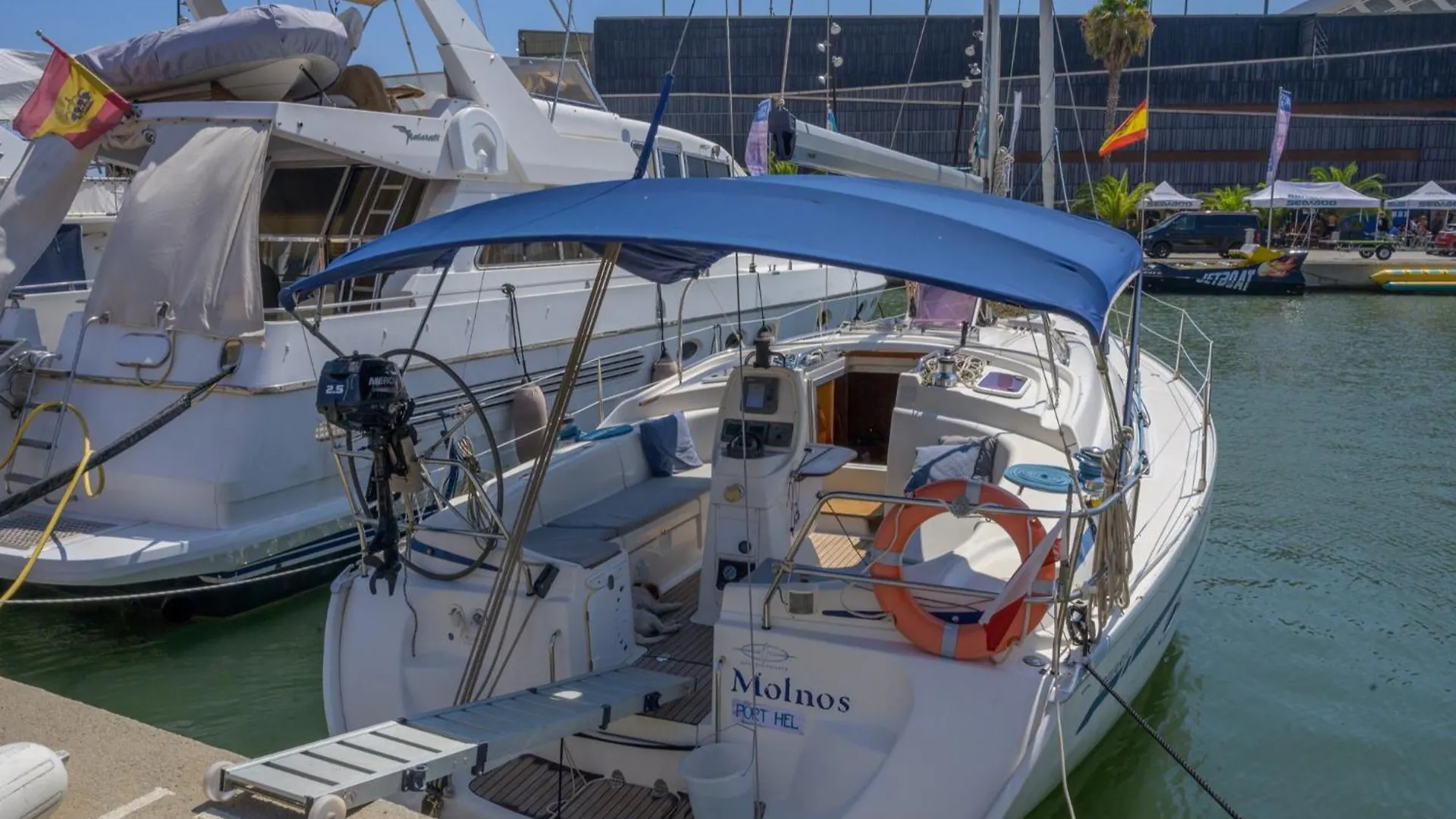 Boat Accommodations Barcelona Sant Adrià de Besòs Hotel en barco