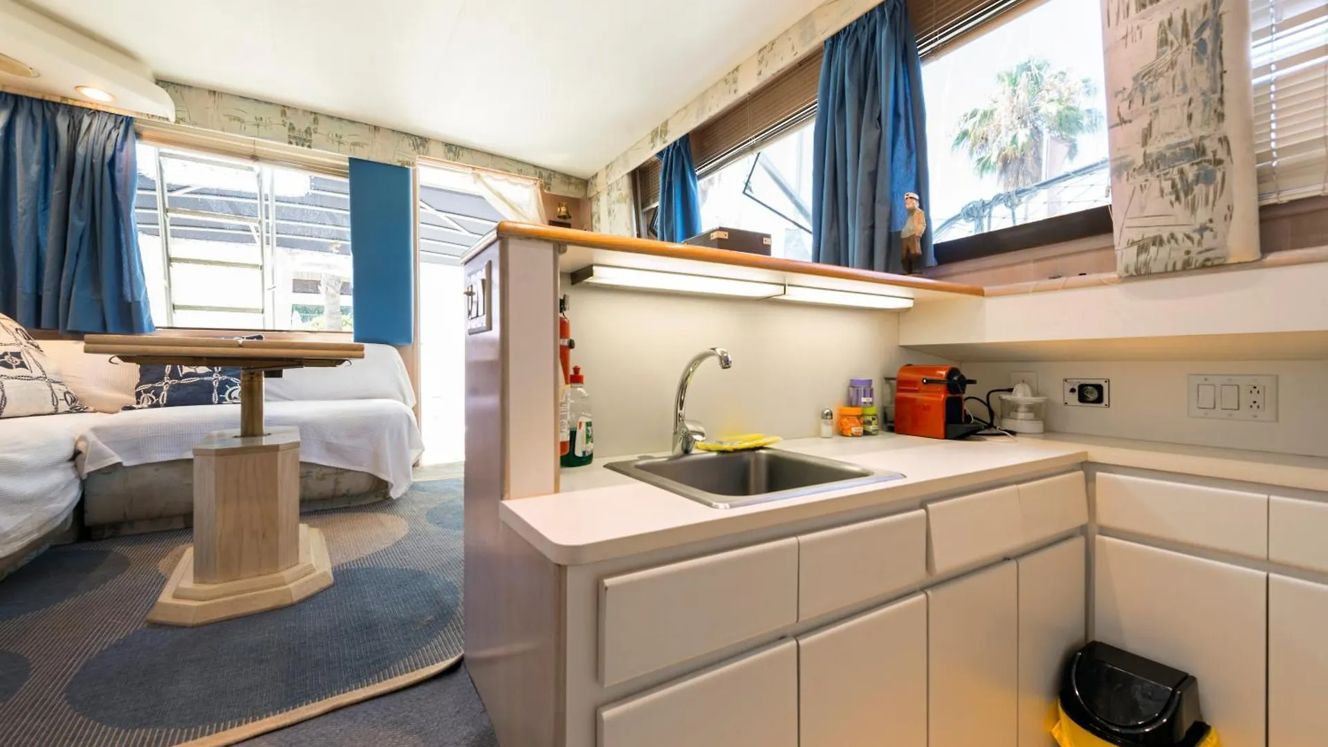 Boat Accommodations Barcelona Sant Adrià de Besòs