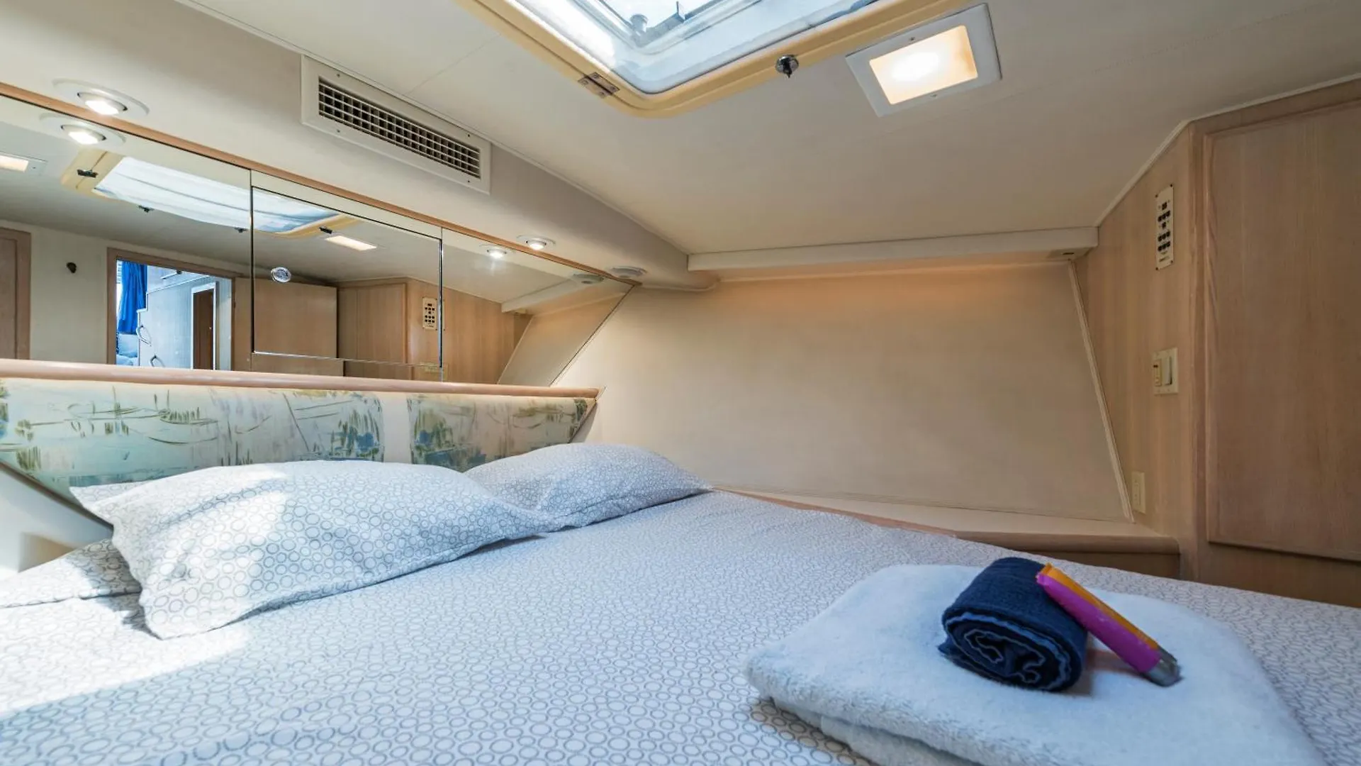 Boat Accommodations Barcelona Sant Adrià de Besòs