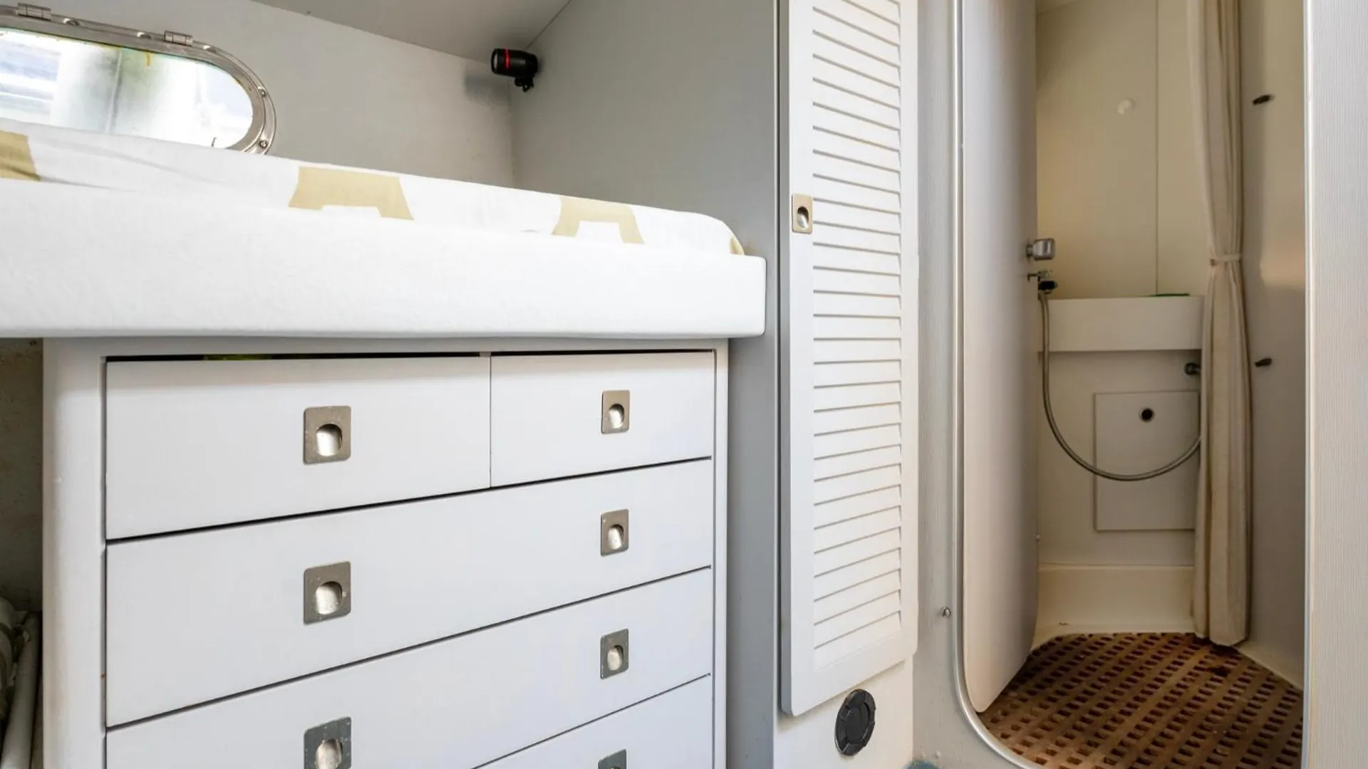 Boat Accommodations Barcelona Sant Adrià de Besòs Hotel en barco