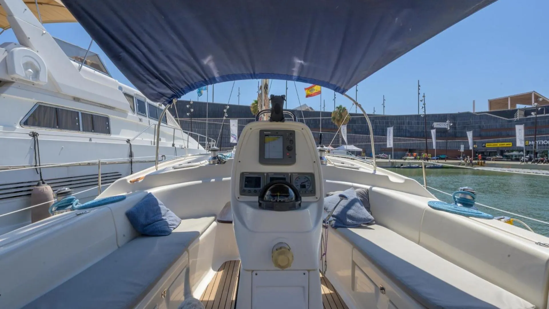 Boat Accommodations Barcelona Sant Adrià de Besòs Hotel en barco