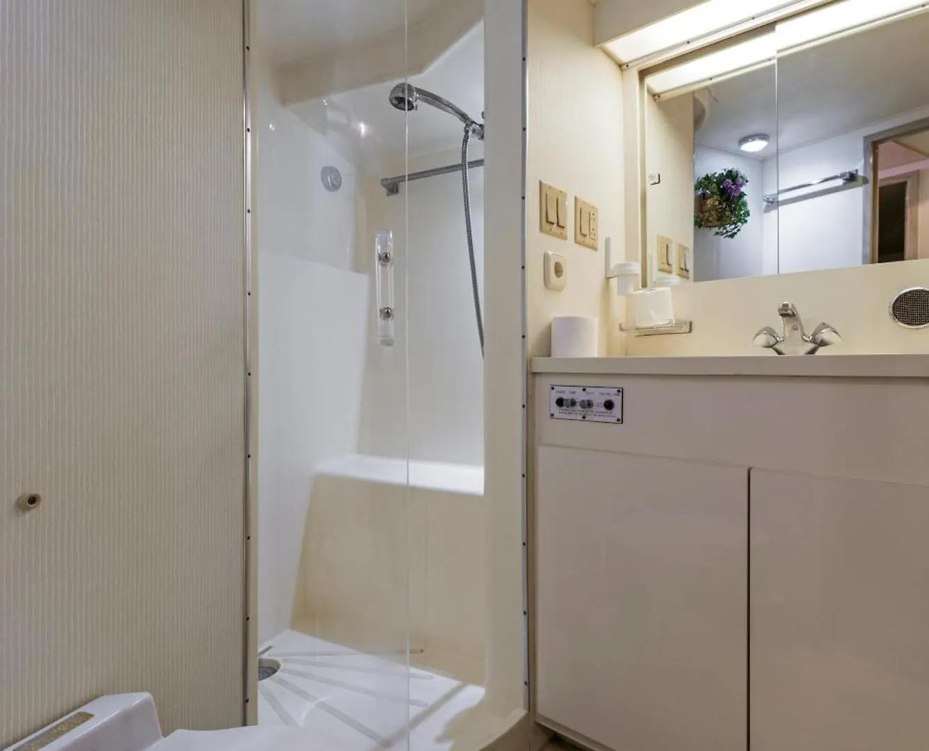 Boat Accommodations Barcelona Sant Adrià de Besòs Hotel en barco