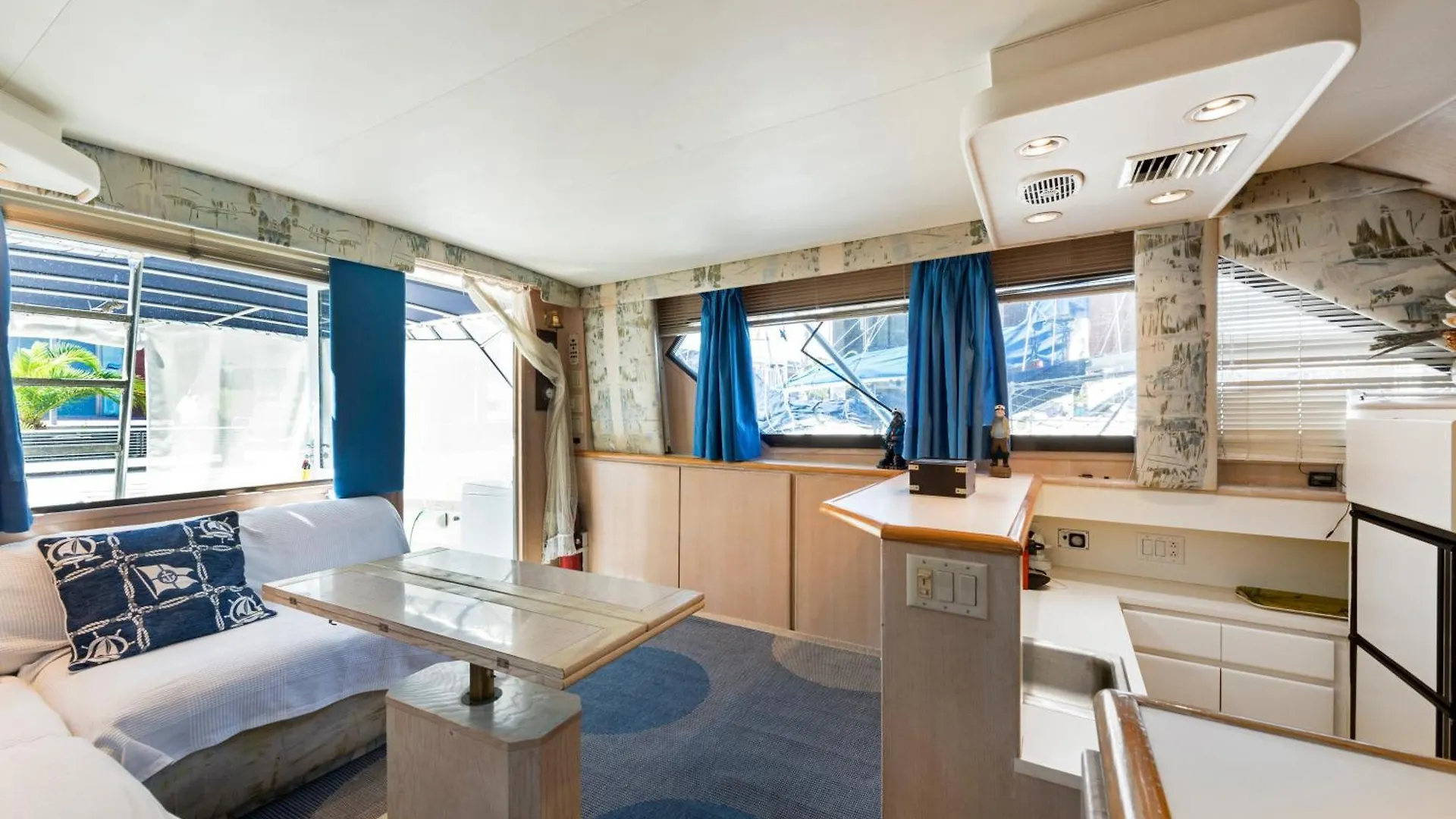 Boat Accommodations Barcelona Sant Adrià de Besòs España