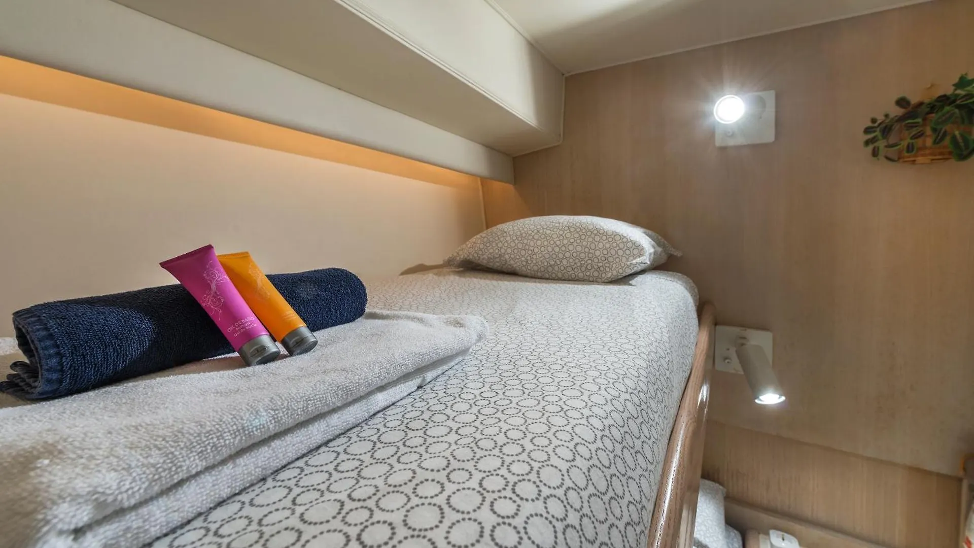 Boat Accommodations Barcelona Sant Adria de Besos